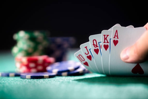 Roulette wheel at parlay josbet live-dealer studio
